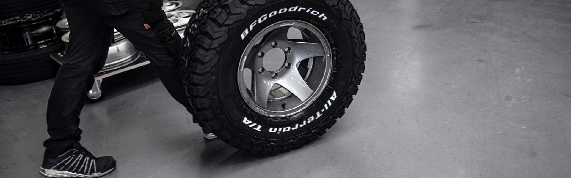 <h1>REIFENWECHSEL</h1><p>Jetzt direkt einen Termin vereinbaren</p>